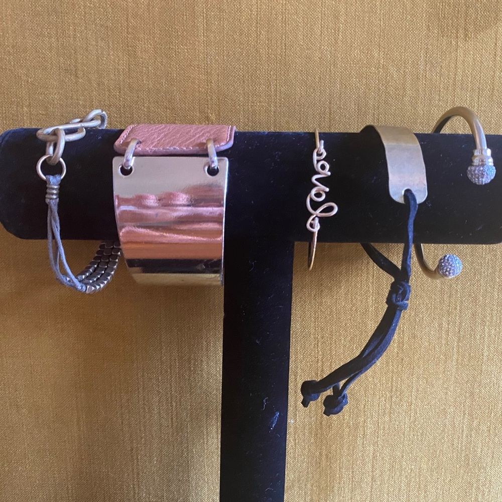 Bracelets - Picture 2 of 4